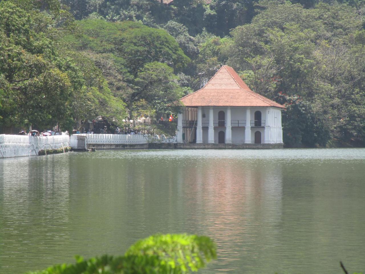 New Nethmi Villa Kandy Exterior foto